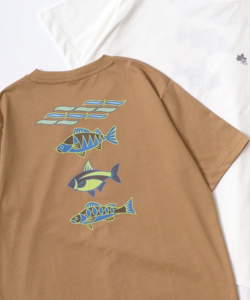 LOGOS（ロゴス）の「LOGOS/ロゴス 吸汗速乾 QUICK DRY カラフルフィッシュ アニマル イラストプリント 半袖Tシャツ レディース メンズ（Tシャツ/カットソー・メンズ・スミクロ/ネイビー/ホワイト/ホワイト系その他/キャメル・M/L/LL）」の5枚目の写真