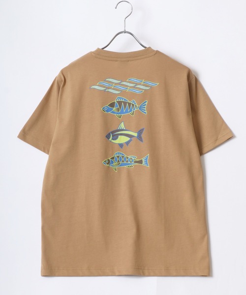 LOGOS（ロゴス）の「LOGOS/ロゴス 吸汗速乾 QUICK DRY カラフルフィッシュ アニマル イラストプリント 半袖Tシャツ レディース メンズ（Tシャツ/カットソー・メンズ・スミクロ/ネイビー/ホワイト/ホワイト系その他/キャメル・M/L/LL）」の15枚目の写真