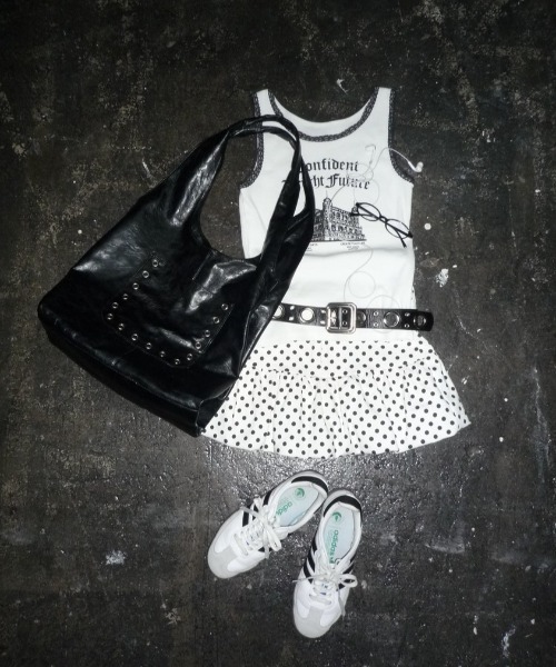 SHAGGIE（シャギー）の「グランジロゴレース付きタンクトップ（タンクトップ・レディース・ホワイト/ブラック/カーキ・FREE）」の16枚目の写真