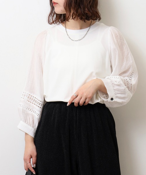 EGLANTINE(エグランティーヌ)の「EGLANTINE 袖レース 素材切り替え 長袖カットソー(Tシャツ/カットソー・レディース・ネイビー/ベージュ/オフホワイト・40)」の1枚目の写真