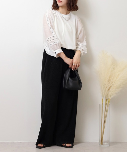 EGLANTINE(エグランティーヌ)の「EGLANTINE 袖レース 素材切り替え 長袖カットソー(Tシャツ/カットソー・レディース・ネイビー/ベージュ/オフホワイト・40)」の7枚目の写真