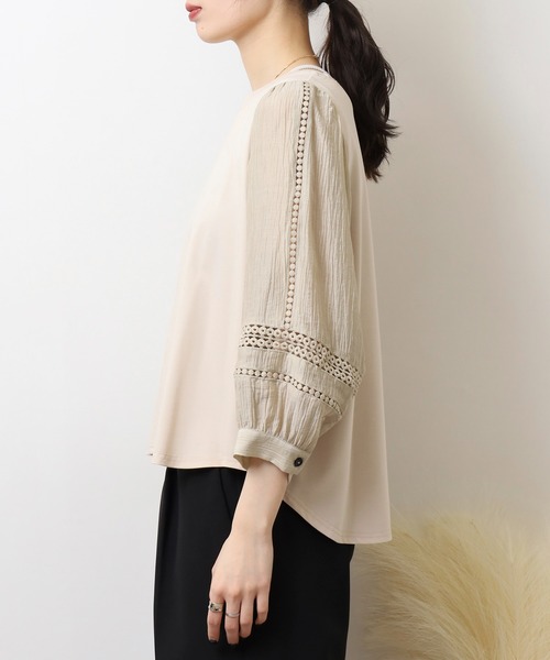 EGLANTINE(エグランティーヌ)の「EGLANTINE 袖レース 素材切り替え 長袖カットソー(Tシャツ/カットソー・レディース・ネイビー/ベージュ/オフホワイト・40)」の17枚目の写真