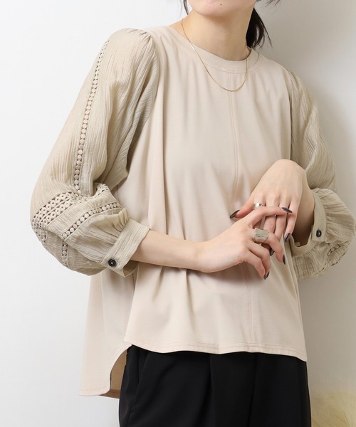 EGLANTINE(エグランティーヌ)の「EGLANTINE 袖レース 素材切り替え 長袖カットソー(Tシャツ/カットソー・レディース・ネイビー/ベージュ/オフホワイト・40)」の9枚目の写真