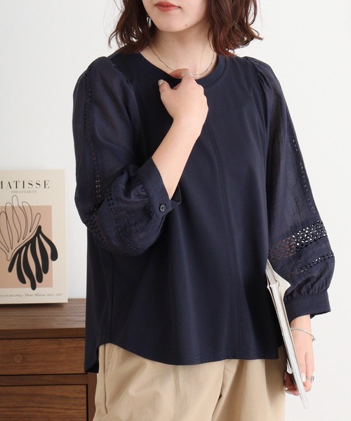EGLANTINE(エグランティーヌ)の「EGLANTINE 袖レース 素材切り替え 長袖カットソー(Tシャツ/カットソー・レディース・ネイビー/ベージュ/オフホワイト・40)」の12枚目の写真