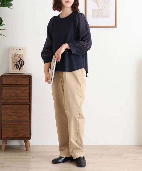 EGLANTINE(エグランティーヌ)の「EGLANTINE 袖レース 素材切り替え 長袖カットソー(Tシャツ/カットソー・レディース・ネイビー/ベージュ/オフホワイト・40)」の15枚目の写真