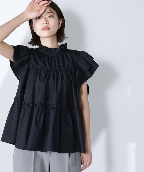 NATURAL BEAUTY BASIC（ナチュラルビューティーベーシック）の「◇フリルティアードブラウス（シャツ/ブラウス・レディース・ブラック/オフホワイト/ブルー・SMALL/MEDIUM）」の2枚目の写真