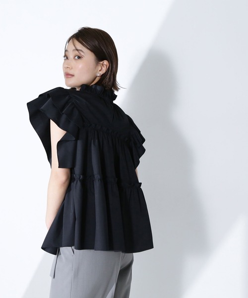 NATURAL BEAUTY BASIC（ナチュラルビューティーベーシック）の「◇フリルティアードブラウス（シャツ/ブラウス・レディース・ブラック/オフホワイト/ブルー・SMALL/MEDIUM）」の14枚目の写真