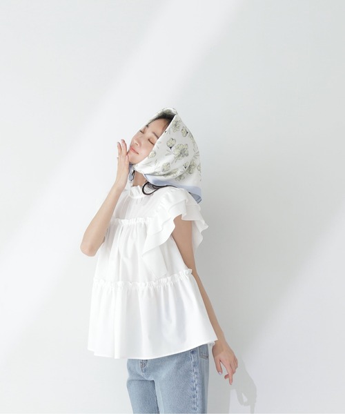 NATURAL BEAUTY BASIC（ナチュラルビューティーベーシック）の「◇フリルティアードブラウス（シャツ/ブラウス・レディース・ブラック/オフホワイト/ブルー・SMALL/MEDIUM）」の6枚目の写真