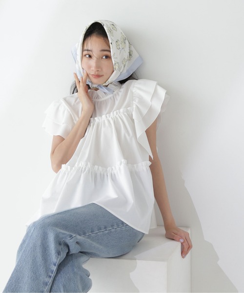 NATURAL BEAUTY BASIC（ナチュラルビューティーベーシック）の「◇フリルティアードブラウス（シャツ/ブラウス・レディース・ブラック/オフホワイト/ブルー・SMALL/MEDIUM）」の8枚目の写真