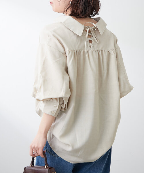 Remind me and forever(リマインドミーアンドフォーエバー)の「【大好評!新色追加!】後ろレースアップボリューム袖ブラウス(シャツ/ブラウス・レディース・ブルー/オフホワイト/その他1/その他2/ネイビー/ミント/ベージュ・FREE)」の1枚目の写真