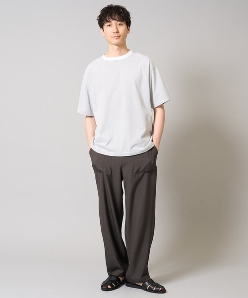 a.v.v（アーヴェヴェ）の「【接触冷感】細ボーダーセミワイドシルエットカットソー（Tシャツ/カットソー・メンズ・ブラック/ホワイト・48/46）」の3枚目の写真