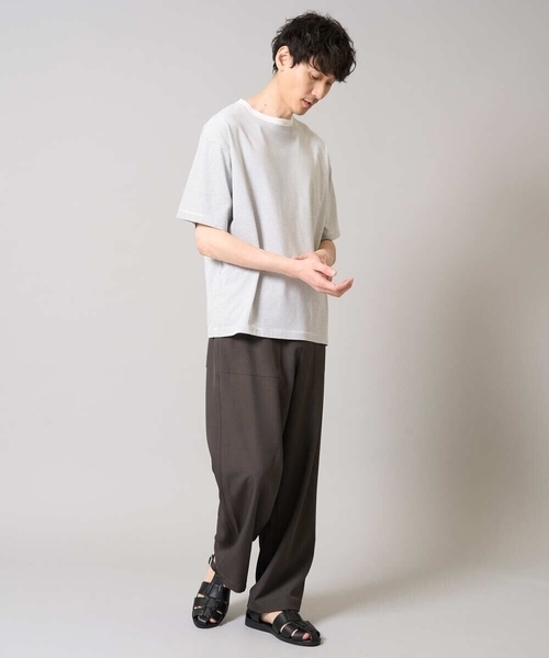 a.v.v（アーヴェヴェ）の「【接触冷感】細ボーダーセミワイドシルエットカットソー（Tシャツ/カットソー・メンズ・ブラック/ホワイト・48/46）」の5枚目の写真