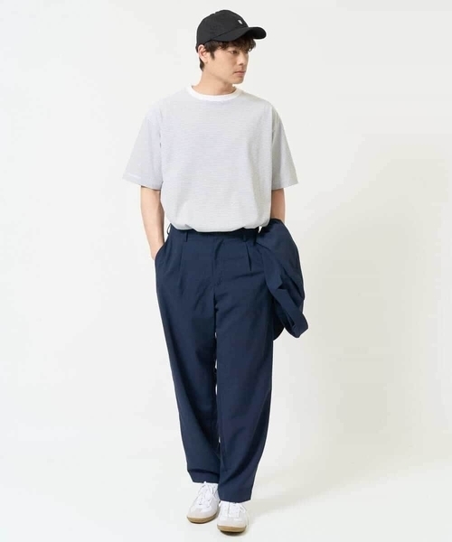 a.v.v（アーヴェヴェ）の「【接触冷感】細ボーダーセミワイドシルエットカットソー（Tシャツ/カットソー・メンズ・ブラック/ホワイト・48/46）」の6枚目の写真