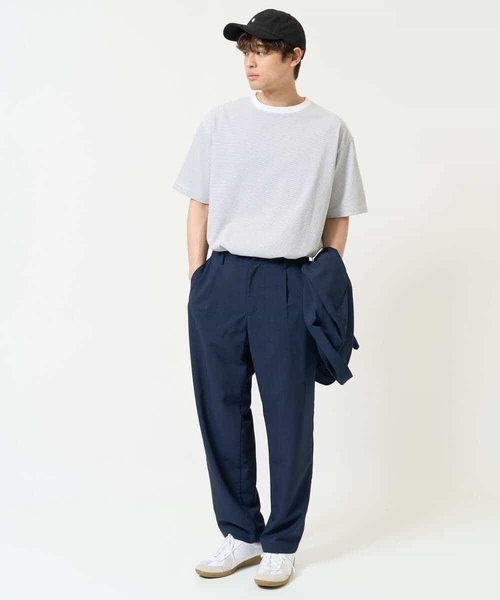 a.v.v（アーヴェヴェ）の「【接触冷感】細ボーダーセミワイドシルエットカットソー（Tシャツ/カットソー・メンズ・ブラック/ホワイト・48/46）」の7枚目の写真