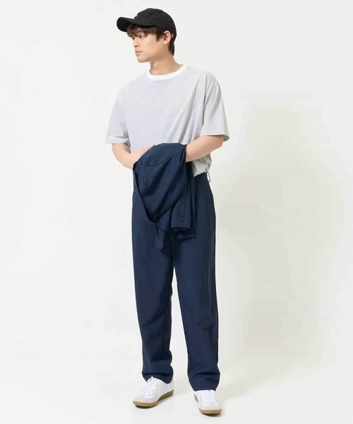 a.v.v（アーヴェヴェ）の「【接触冷感】細ボーダーセミワイドシルエットカットソー（Tシャツ/カットソー・メンズ・ブラック/ホワイト・48/46）」の8枚目の写真