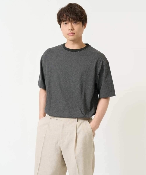 a.v.v（アーヴェヴェ）の「【接触冷感】細ボーダーセミワイドシルエットカットソー（Tシャツ/カットソー・メンズ・ブラック/ホワイト・48/46）」の18枚目の写真
