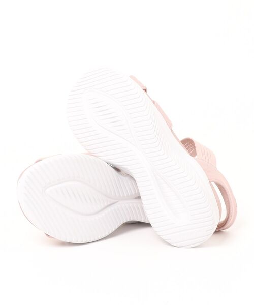 SKECHERS（スケッチャーズ）の「《SKECHERS》ULTRA FLEX 3.0 - NEVER BETTER（サンダル・レディース・ブラック×ブラック/グレー系/ピンク系・22.5cm/23.5cm/22.0cm/23.0cm/24.0cm/24.5cm/25.0cm）」の4枚目の写真