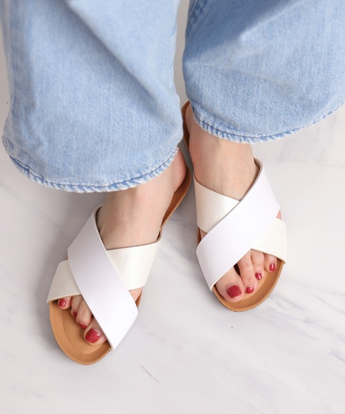 PLAKTON(プラクトン)の「【PLAKTON】カラー別注 配色クロスサンダル(サンダル・レディース・ブラック/アイボリー・S/M/L)」の2枚目の写真