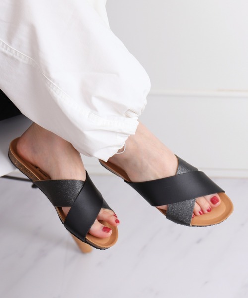 PLAKTON(プラクトン)の「【PLAKTON】カラー別注 配色クロスサンダル(サンダル・レディース・ブラック/アイボリー・S/M/L)」の1枚目の写真