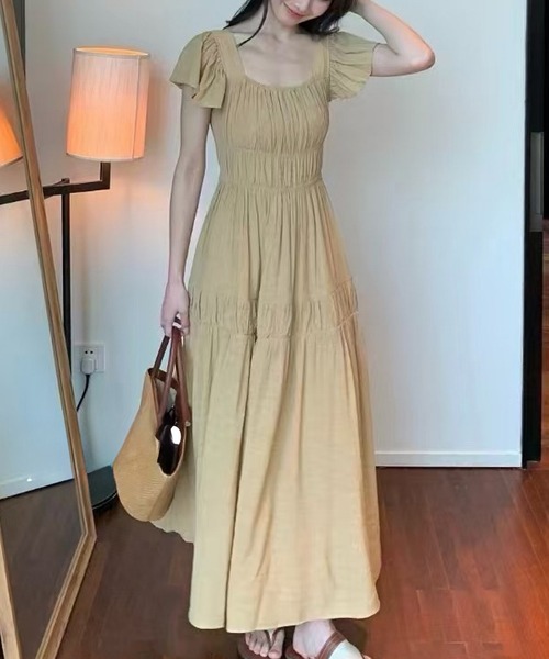 Lace Ladies(レースレディース)の「スクエアネック フレア袖 シャーリング ティアード ロング ワンピース(ワンピース・レディース・ベージュ/ブラック/アイボリー・FREE)」の2枚目の写真