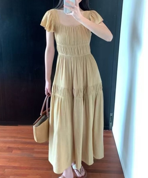 Lace Ladies(レースレディース)の「スクエアネック フレア袖 シャーリング ティアード ロング ワンピース(ワンピース・レディース・ベージュ/ブラック/アイボリー・FREE)」の4枚目の写真