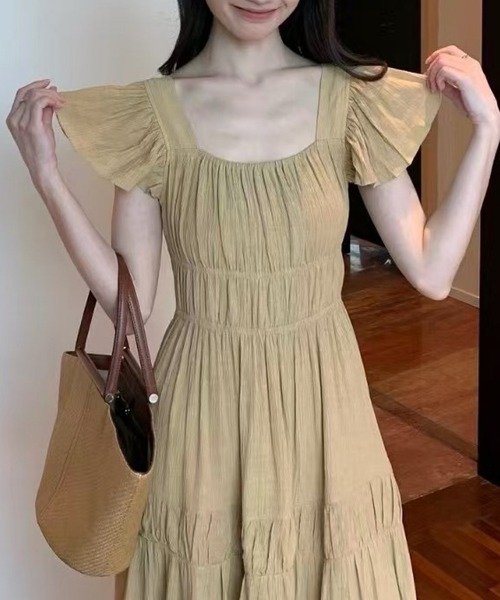 Lace Ladies(レースレディース)の「スクエアネック フレア袖 シャーリング ティアード ロング ワンピース(ワンピース・レディース・ベージュ/ブラック/アイボリー・FREE)」の5枚目の写真