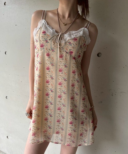 【関税込み】ELLISS グレー Garden Angel ミニワンピース セール】レーストリムフラワーパターンミニワンピース