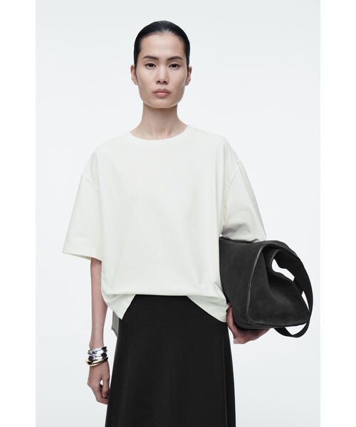 COS（コス）の「コントラストパネルTシャツ（Tシャツ/カットソー・レディース・ライトブルー/オフホワイト・M/S/XS/L）」の2枚目の写真