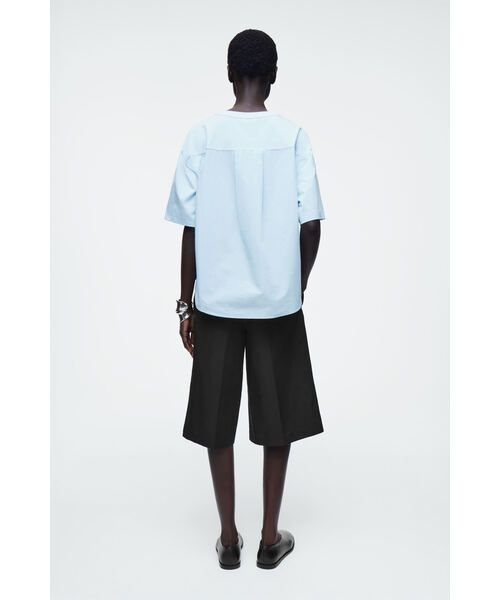COS（コス）の「コントラストパネルTシャツ（Tシャツ/カットソー・レディース・ライトブルー/オフホワイト・M/S/XS/L）」の4枚目の写真