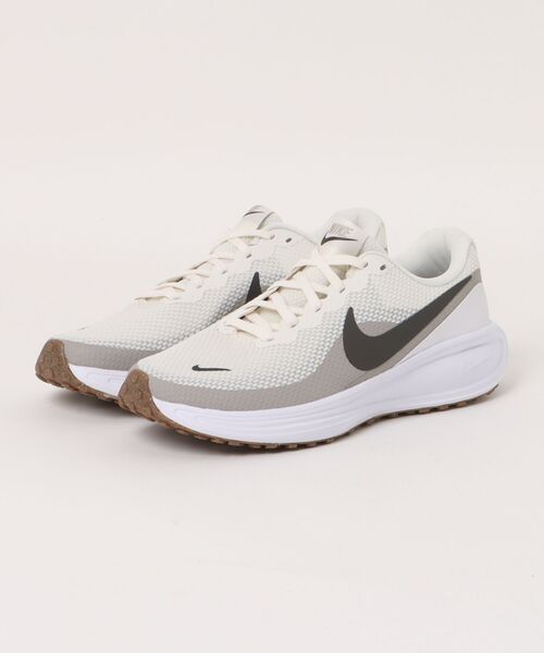 NIKE(ナイキ)の「《NIKE》REVOLUTION 8(スニーカー・メンズ・ブラック×ホワイト/ホワイト/ブラック×ブラック/ホワイト×レッド/グリーン/ホワイト×ブラック/グリーン系その他/ブルー/グレー系その他/ホワイト系その他/グリーン系その他2/ホワイト系その他2/ホワイト系その他3/ネイビー/ホワイト×シルバー・25.0cm/25.5cm/26.0cm/26.5cm/27.0cm/27.5cm/28.0cm/29.0cm/28.5cm)」の4枚目の写真