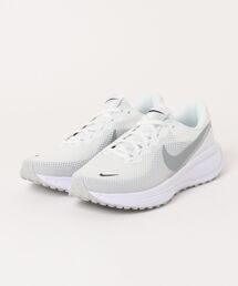 NIKE(�i�C�L)�́sNIKE�tREVOLUTION 8(�X�j�[�J�[)