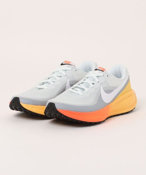 NIKE(ナイキ)の「《NIKE》REVOLUTION 8(スニーカー・メンズ・ブラック×ホワイト/ホワイト/ブラック×ブラック/ホワイト×レッド/グリーン/ホワイト×ブラック/グリーン系その他/ブルー/グレー系その他/ホワイト系その他/グリーン系その他2/ホワイト系その他2/ホワイト系その他3/ネイビー/ホワイト×シルバー・25.0cm/25.5cm/26.0cm/26.5cm/27.0cm/27.5cm/28.0cm/29.0cm/28.5cm)」の6枚目の写真
