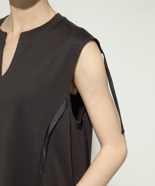 CINOH(チノ)の「【CINOH/チノ】《STUDIOUS別注》SIDE LINE DRESS/サイドラインドレス/ノースリーブワンピ(ワンピース・レディース・ダークグレー/ネイビー・36/38)」の11枚目の写真