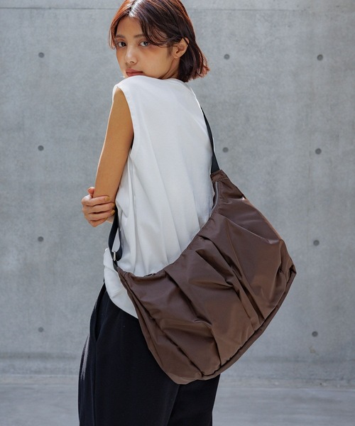 PAGEBOY(ページボーイ)の「タックショルダーBAG(ショルダーバッグ・レディース・パープル/チャコールグレー/ブラック・FREE)」の2枚目の写真