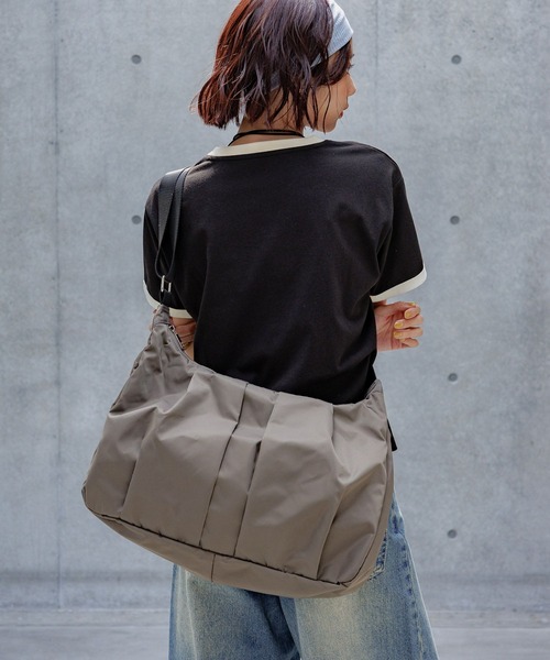 PAGEBOY(ページボーイ)の「タックショルダーBAG(ショルダーバッグ・レディース・パープル/チャコールグレー/ブラック・FREE)」の5枚目の写真