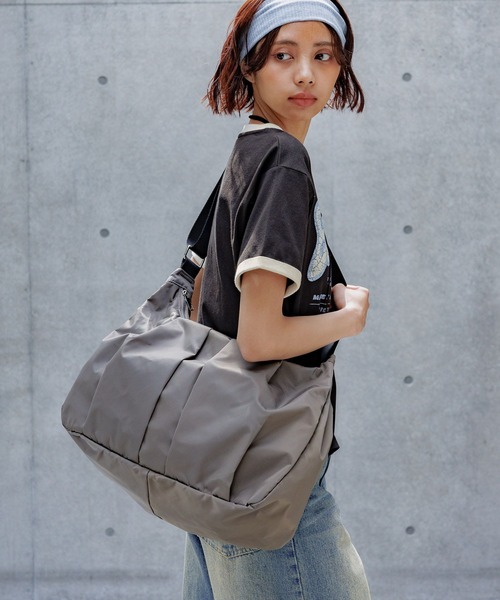 PAGEBOY(ページボーイ)の「タックショルダーBAG(ショルダーバッグ・レディース・パープル/チャコールグレー/ブラック・FREE)」の6枚目の写真