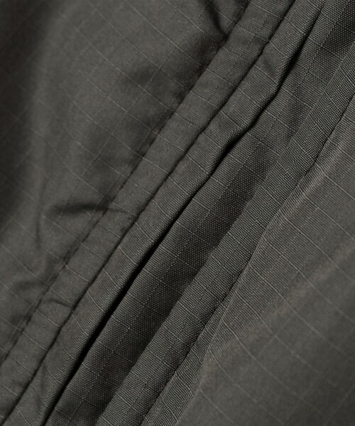 WILD THINGS（ワイルドシングス）の「【SHIPS別注】WILDTHINGS×TAION:  ショート モンスター パーカ（ダウンジャケット/コート・メンズ・ブラック/ダークグレー・SMALL/MEDIUM/LARGE/X-LARGE）」の5枚目の写真