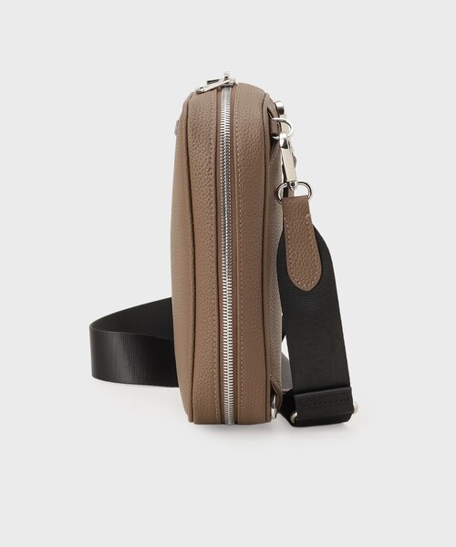 TAKEO KIKUCHI(タケオキクチ)の「マイクロファイバークロスボディバッグ(ボディバッグ/ウエストポーチ・メンズ・ブラウン系その他/ブラック/ベージュ・00)」の5枚目の写真