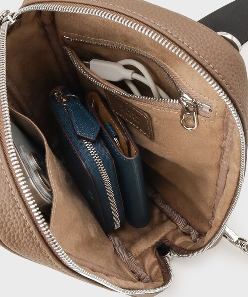 TAKEO KIKUCHI(タケオキクチ)の「マイクロファイバークロスボディバッグ(ボディバッグ/ウエストポーチ・メンズ・ブラウン系その他/ブラック/ベージュ・00)」の11枚目の写真