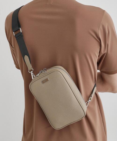 TAKEO KIKUCHI(タケオキクチ)の「マイクロファイバークロスボディバッグ(ボディバッグ/ウエストポーチ・メンズ・ブラウン系その他/ブラック/ベージュ・00)」の22枚目の写真