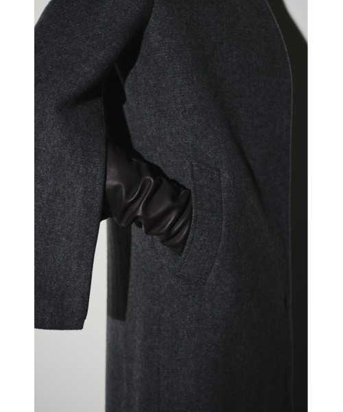 RIM.ARK（リムアーク）の「Collarless mode long CT カラーレスモードロングコート（ノーカラーコート・レディース・ブラック/チャコールグレー/ネイビー・36/38）」の16枚目の写真