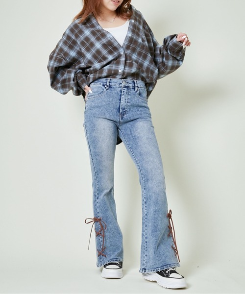 GORGE（ゴージ）の「《スエードリボン×レースアップ》脚長フレアデニム（デニムパンツ・レディース・ブルー系その他/ブラック/ブルー・F）」の7枚目の写真