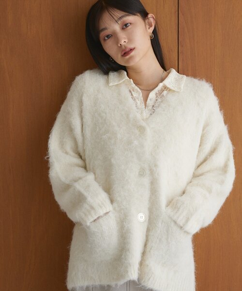 natural couture（ナチュラルクチュール）の「シャギー起毛Vネックニットカーディガン（カーディガン/ボレロ・レディース・サックスブルー/オフホワイト/モカ/ブラウン/ピンク・FREE）」の2枚目の写真