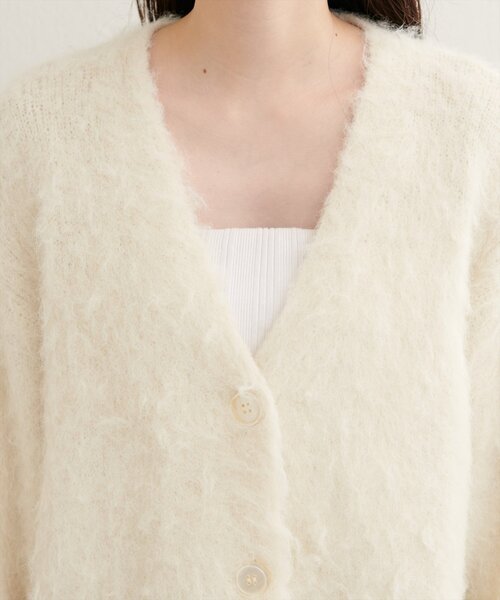 natural couture（ナチュラルクチュール）の「シャギー起毛Vネックニットカーディガン（カーディガン/ボレロ・レディース・サックスブルー/オフホワイト/モカ/ブラウン/ピンク・FREE）」の12枚目の写真