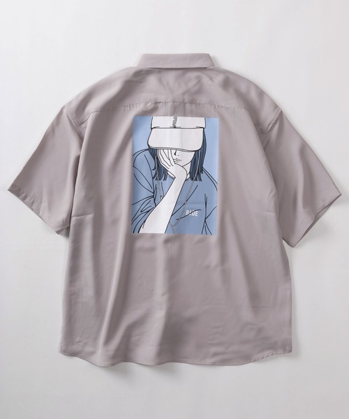 SlashDate(スラッシュデイト)の「【70】 接触冷感 ナチュラルストレッチ ルーズサイズ バックプリントシャツ(シャツ/ブラウス・メンズ・ホワイト系その他3/ベージュ系その他/ブラック/ホワイト系その他/ホワイト/ブルー系その他/ミント/ベージュ/ホワイト系その他2・M/L)」の1枚目の写真