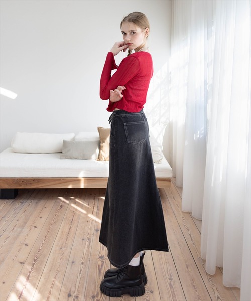 CLEAR BASIC（クリアベーシック）の「【低身長用サイズ有】デニムフレアロングスカート [着回し力抜群 大人 カジュアル]≪SS新作≫（デニムスカート・レディース・ブラック/ブルー・PS/S/M）」の7枚目の写真