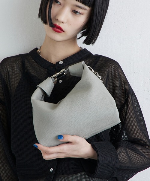 Lui's(ルイス)の「【500mlペットボトル収納可】3WAYレザーハンドルミニバッグ(トートバッグ・レディース・ブラック/アイボリー/シルバー/ボルドー/グレー・FREE)」の3枚目の写真