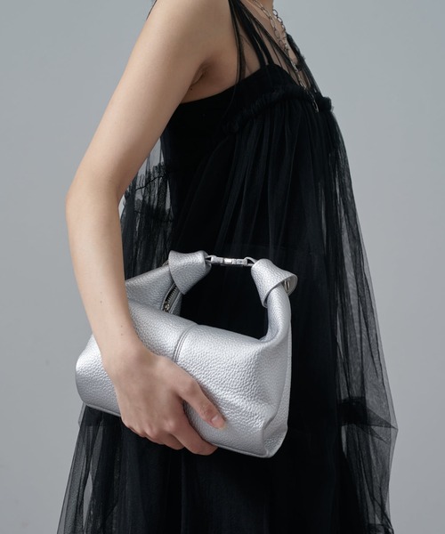 Lui's(ルイス)の「【500mlペットボトル収納可】3WAYレザーハンドルミニバッグ(トートバッグ・レディース・ブラック/アイボリー/シルバー/ボルドー/グレー・FREE)」の11枚目の写真