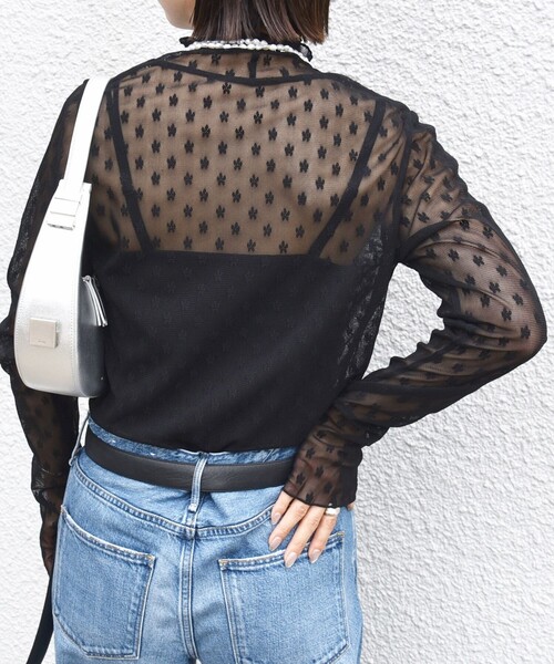 SHIPS(シップス)の「〈手洗い可能〉フラワー チュール ハイネック プルオーバー(Tシャツ/カットソー・レディース・ナチュラル/ブラック/オフホワイト・ONE SIZE)」の4枚目の写真
