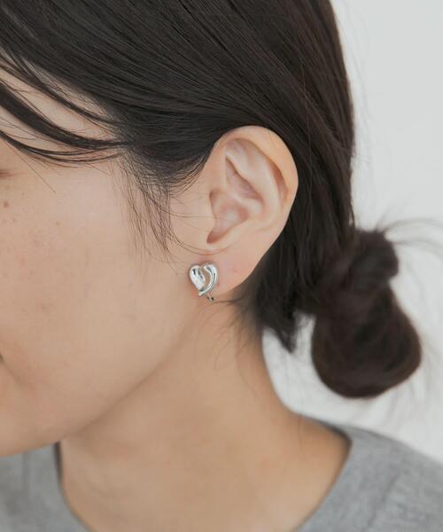 URBAN RESEARCH DOORS（アーバンリサーチドアーズ）の「ハートモチーフイヤリング（イヤリング・レディース・シルバー/ゴールド・ONE）」の2枚目の写真